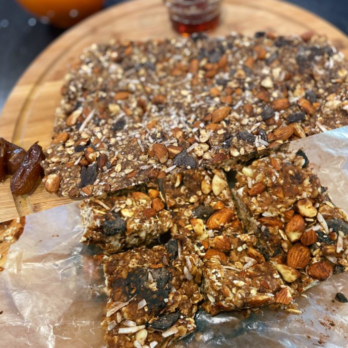 how to make easy granola bars with dates with 5 ingredients